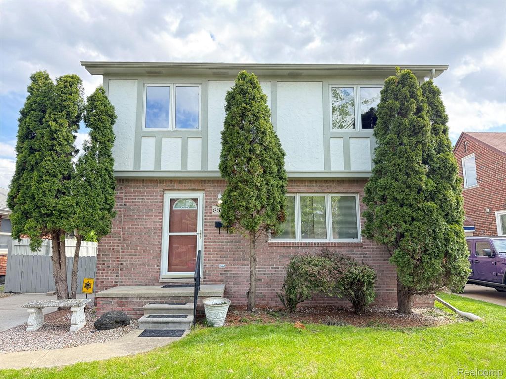 8334 Mckinley, Center Line
