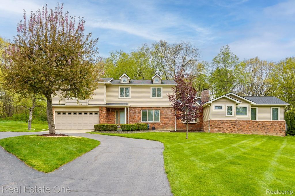 9243 Sherwood Drive, Springfield charter township