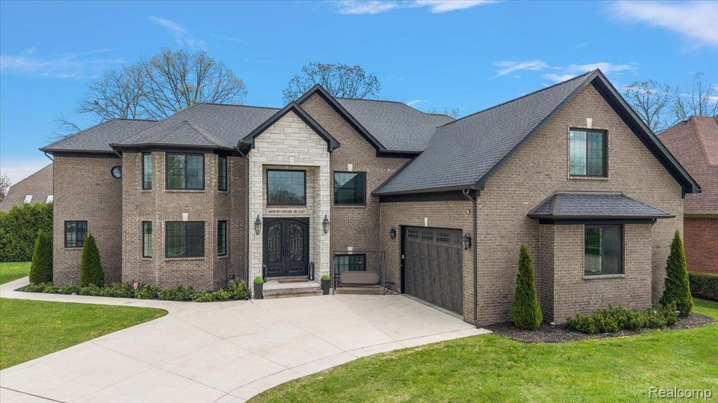 46930 Riverpark E, Macomb township