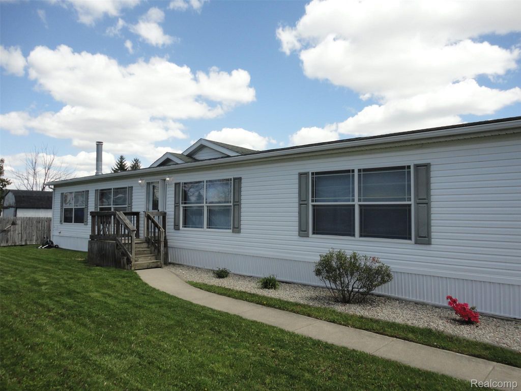 339 Blossom Circle, Bedford township