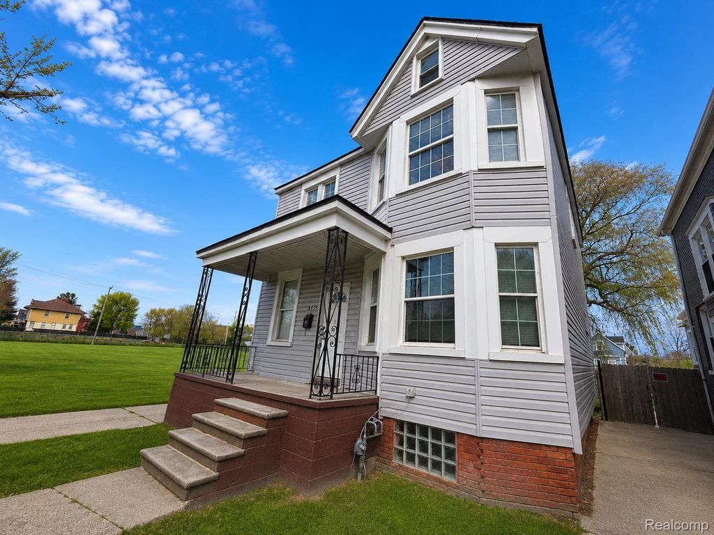 3439 Cadillac Boulevard, Detroit