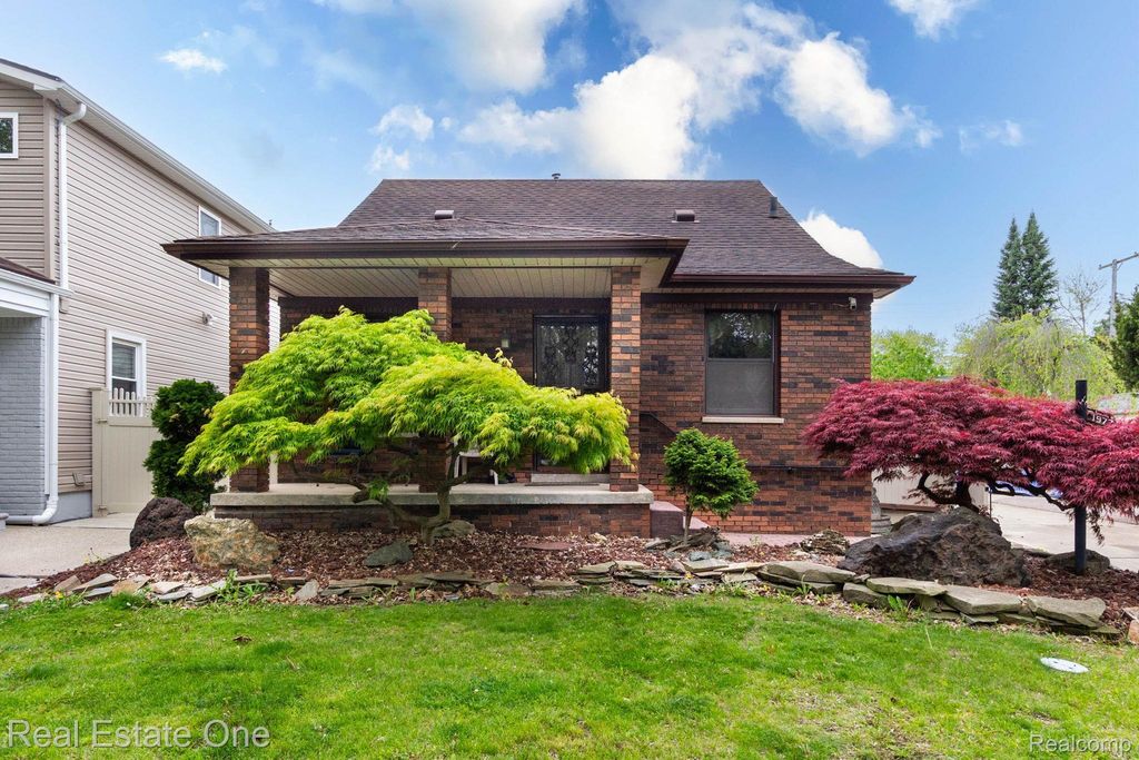 1977 Markese Avenue, Lincoln Park city