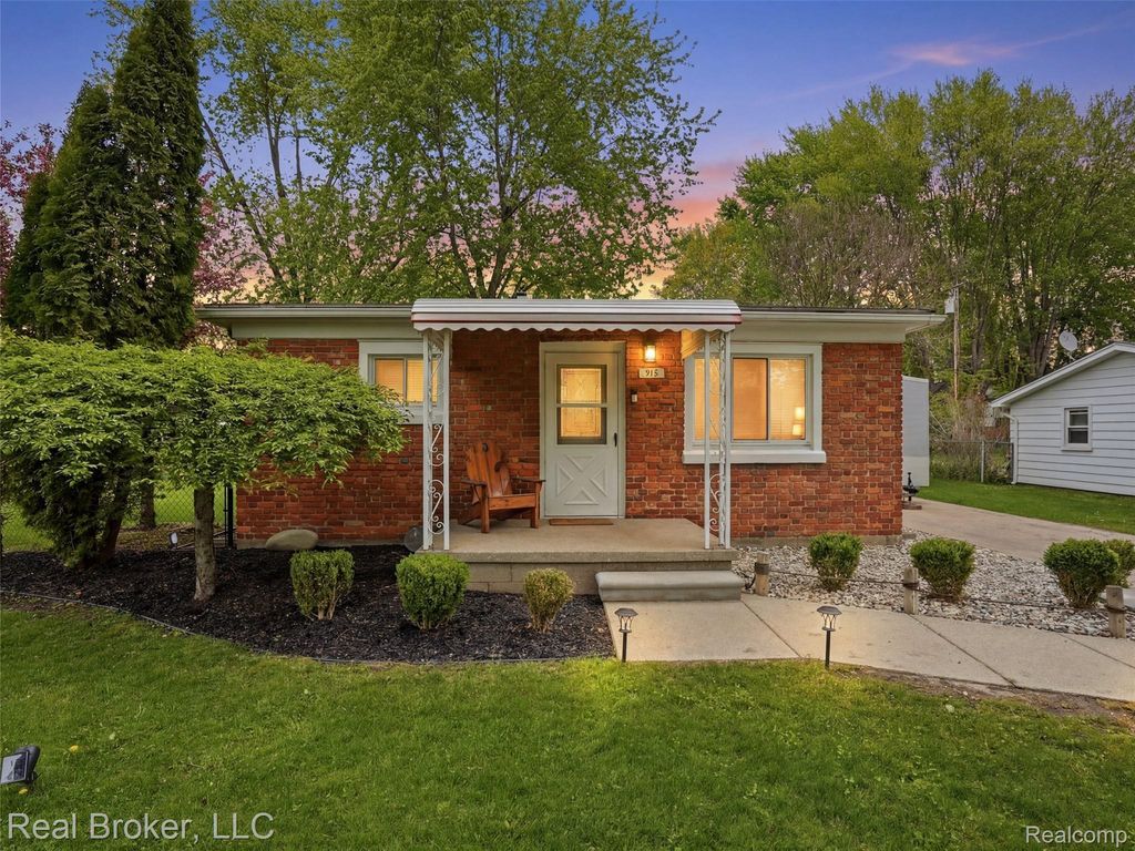 918 Columbia Street, Algonac city