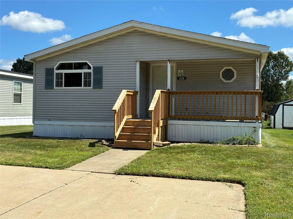 420 Hidden Ridge, Morrice village