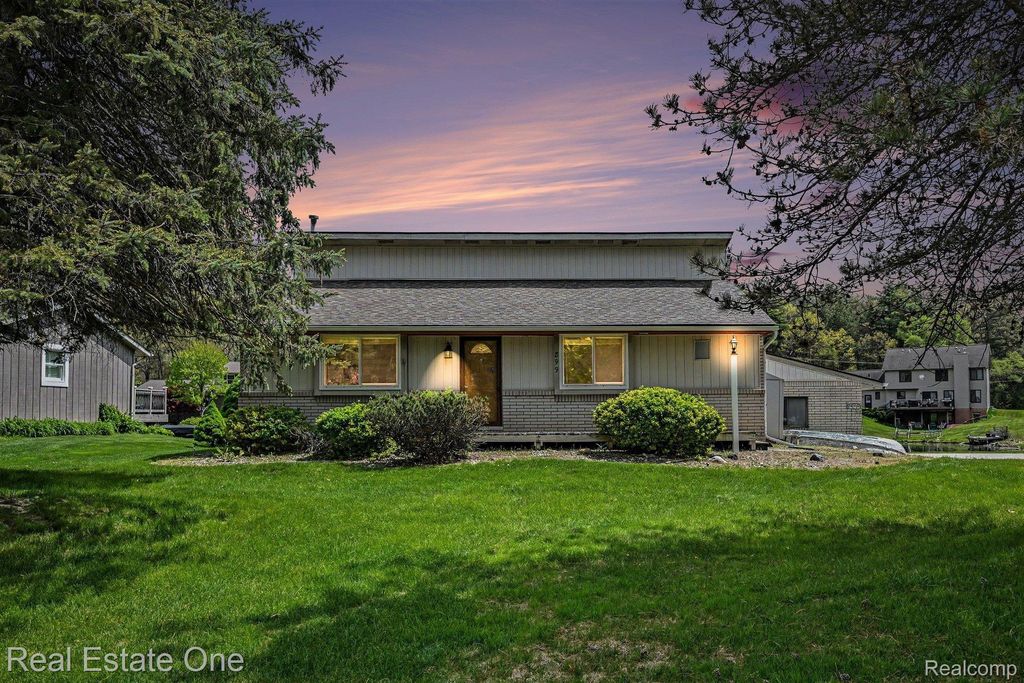899 Rachelle Street, White Lake charter township