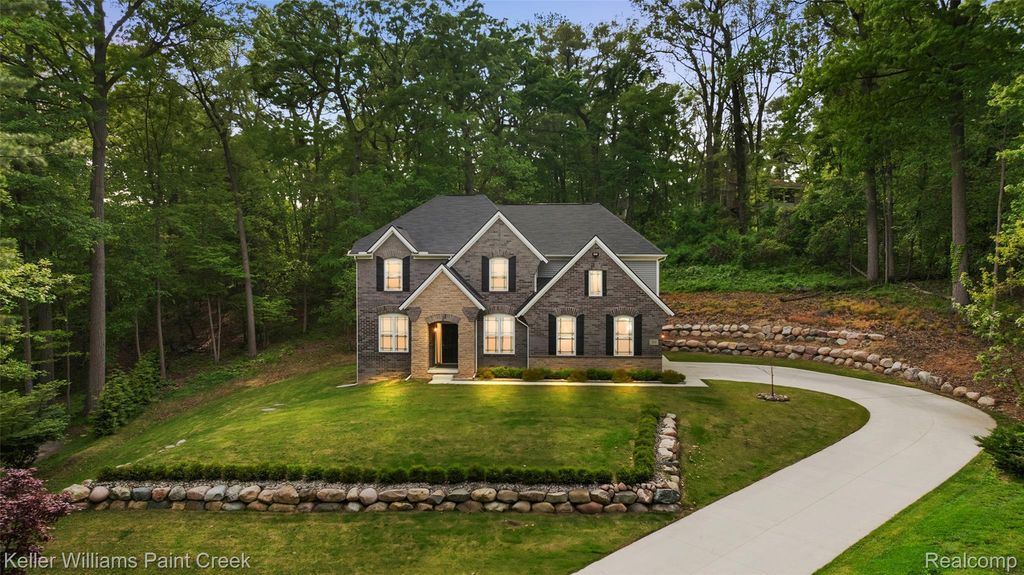 201 Beechview Drive S, Oakland charter township