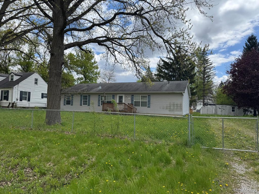 3231 W Hobson Avenue, Mt. Morris township