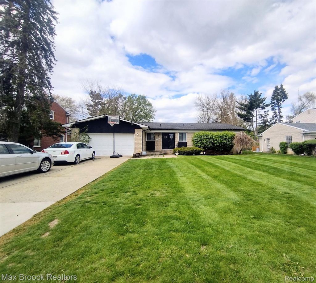 17060 Jeanette Street, Southfield city