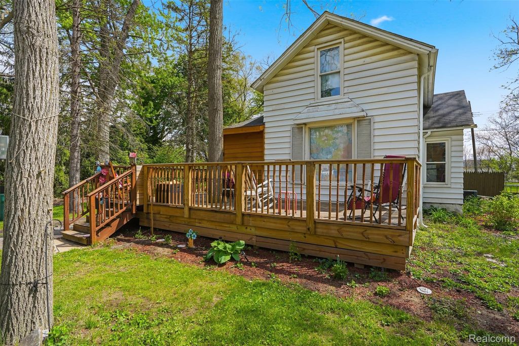 36553 Romulus Avenue, Romulus city