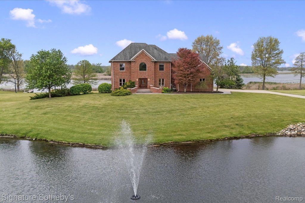 6831 Price Lake Road N, Leoni township
