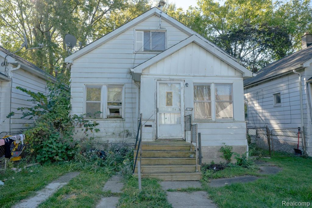 17220 Detroit Street, Detroit city