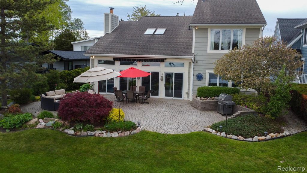 625 Island Drive, White Lake charter township