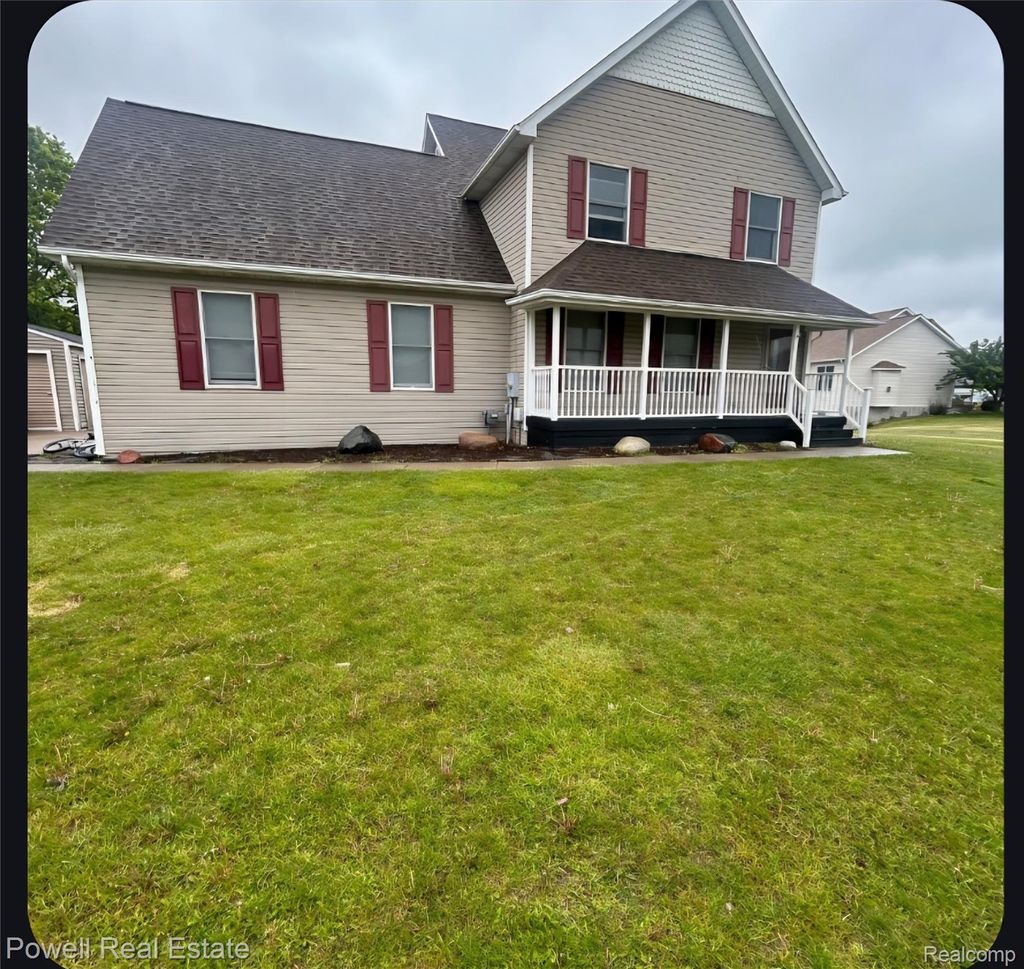 2335 Pebble Creek Drive N, Flushing