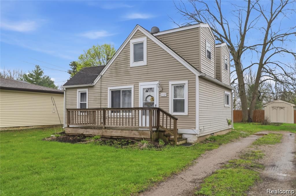 2164 Savoy Avenue, Burton city