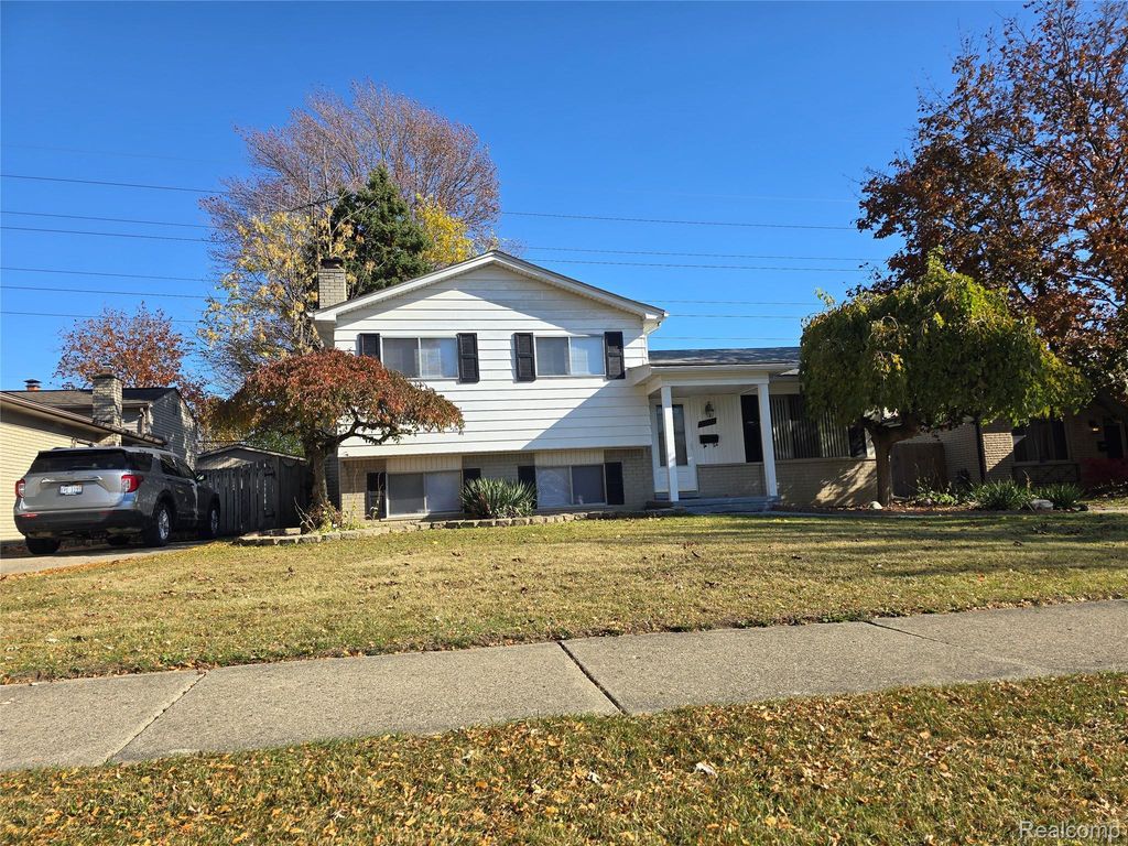 33828 Stonewood Drive, Sterling Heights city