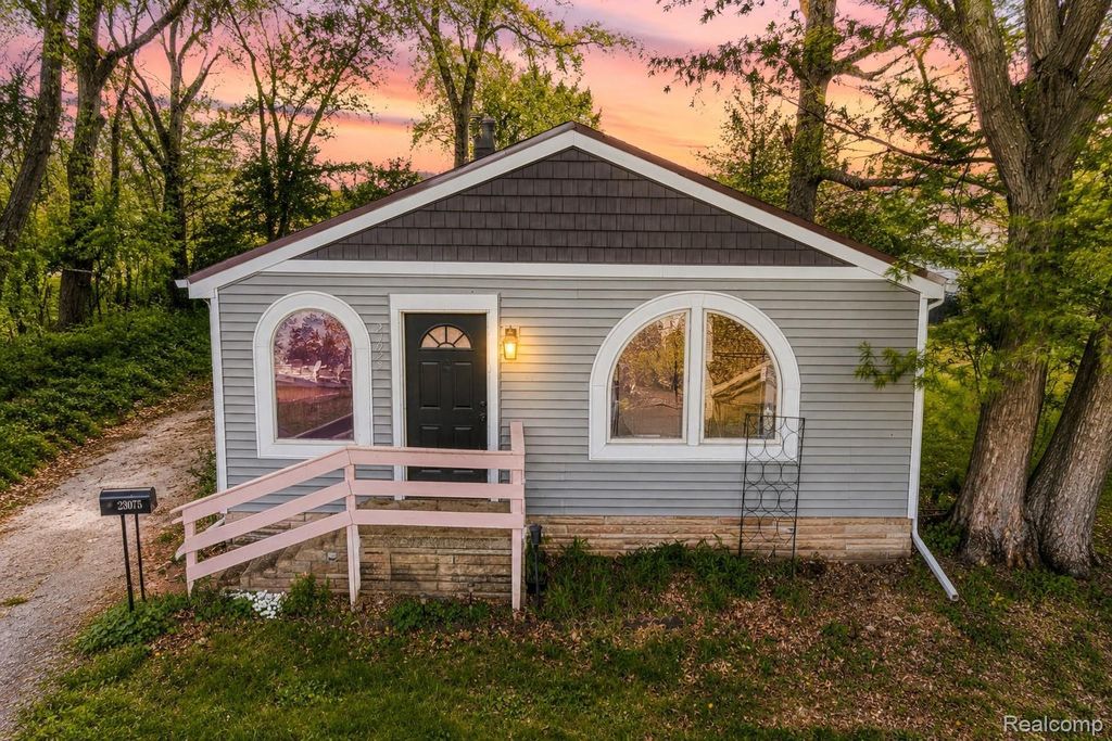 23075 Vance Avenue, Hazel Park city