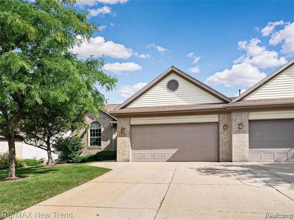 2191 Pleasant Drive, Commerce charter township