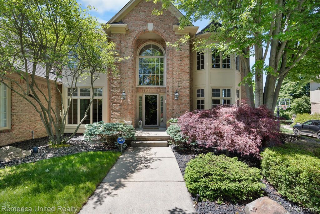 54501 Salem Drive, Shelby charter township