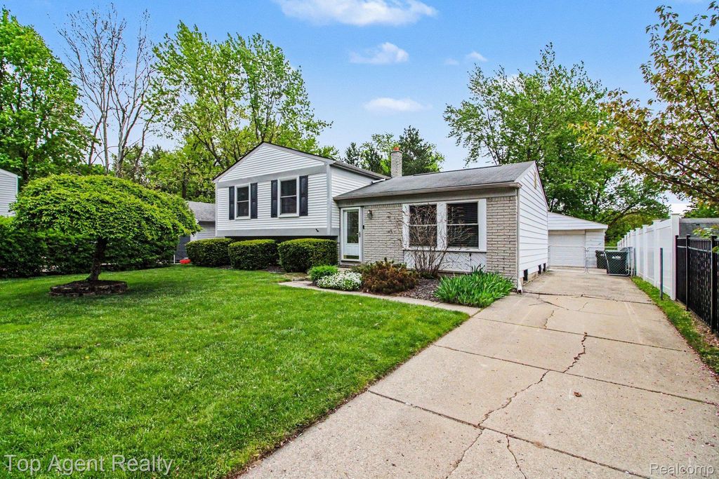 41636 Tetley Drive, Sterling Heights city