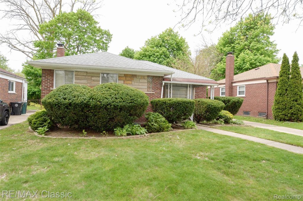 21961 Sussex Street, Oak Park city