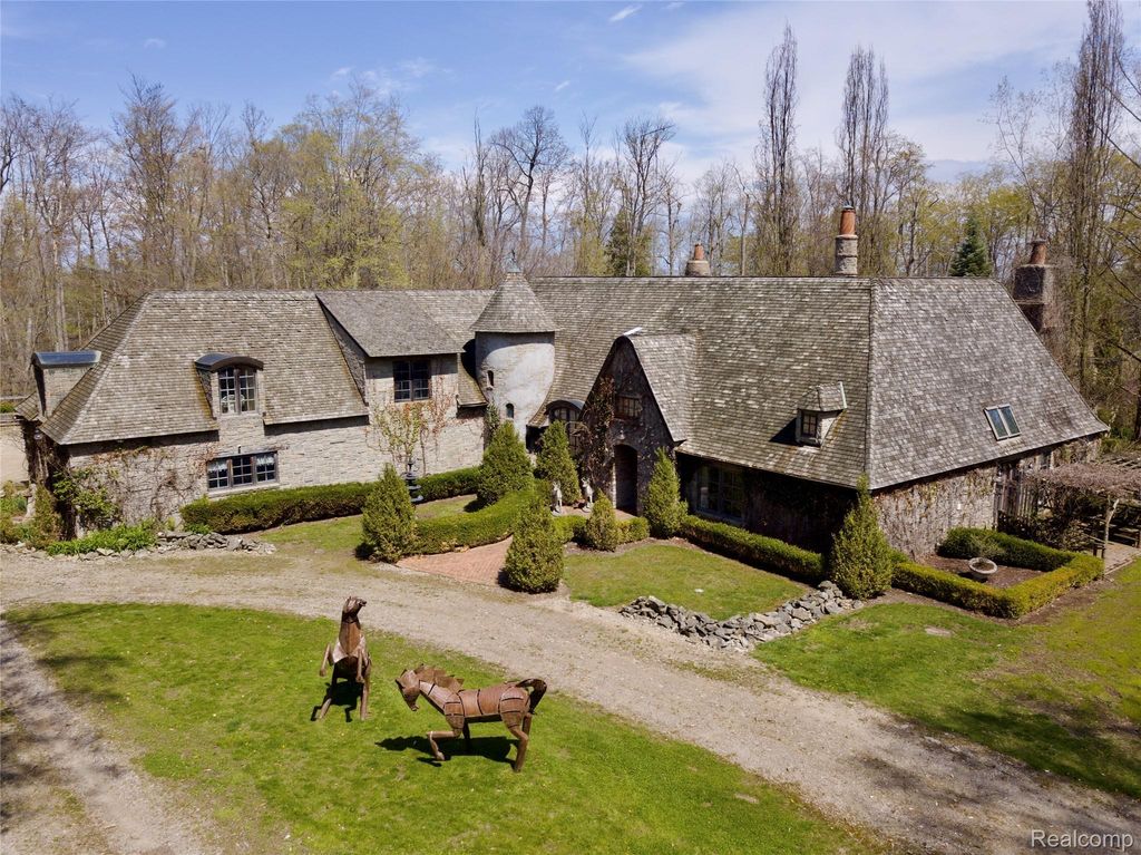 3625 Maple Grove Road, Deckerville