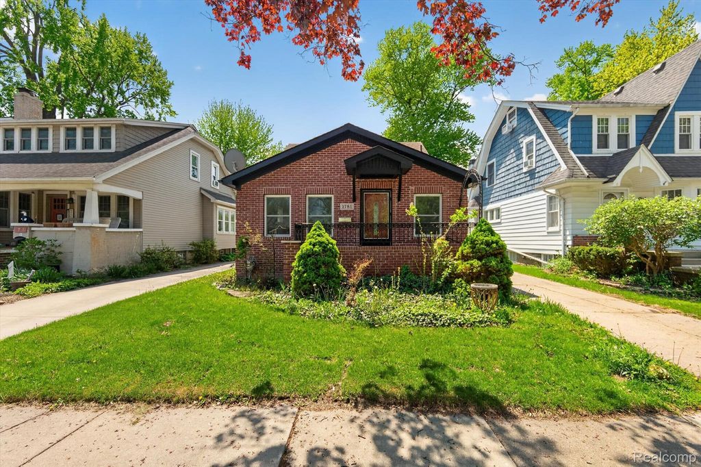 1781 Brys Drive, Grosse Pointe Woods city