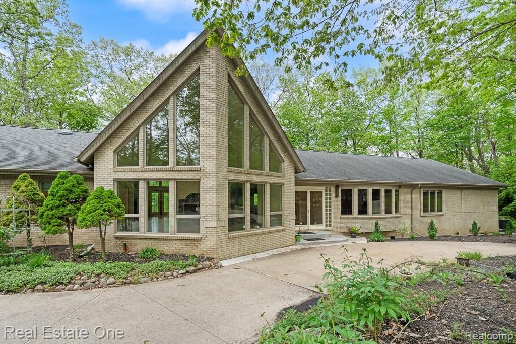 2670 Spring Grove Drive, Brighton