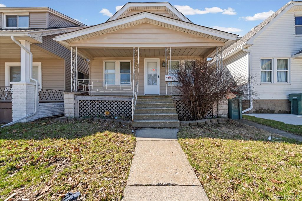 705 Cleophus Parkway, Lincoln Park city