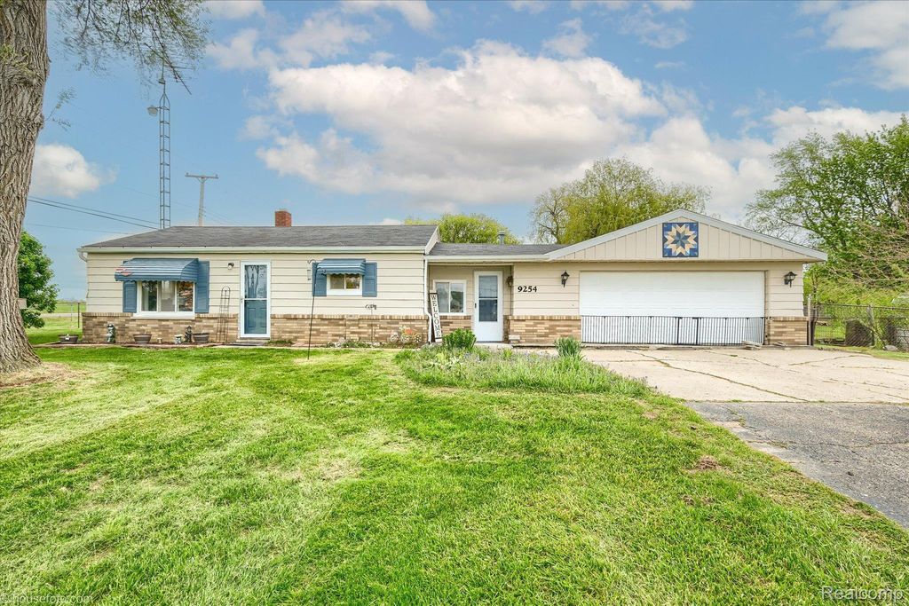 9254 N Genesee Road, Thetford township
