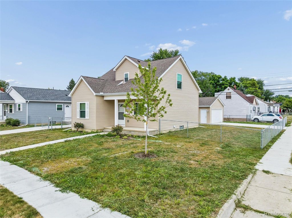 22708 Mac Arthur, Warren city