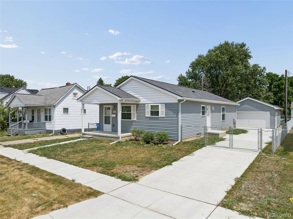 22728 Mac Arthur, Warren city