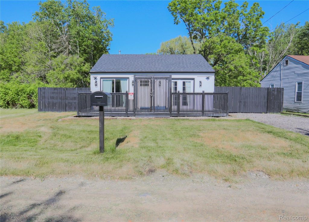 3076 Clarice Street, Burton city