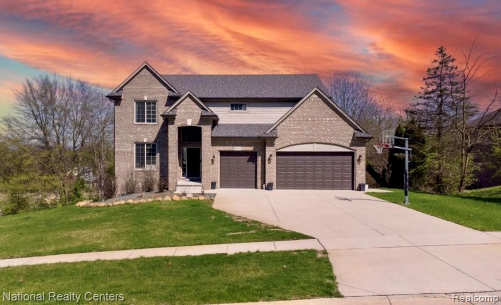 70376 Hillside Court, Bruce township