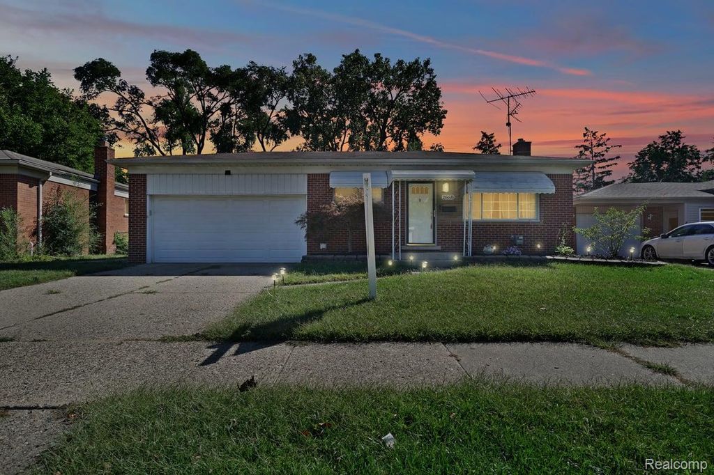 26676 Richard Drive, Warren city