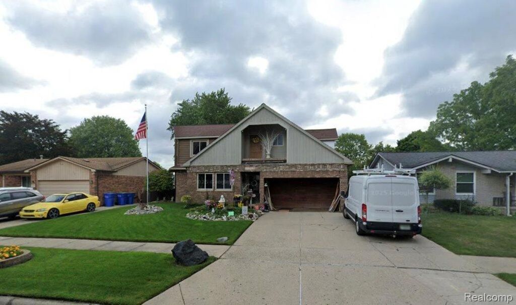 25592 Cloie Drive, Warren city
