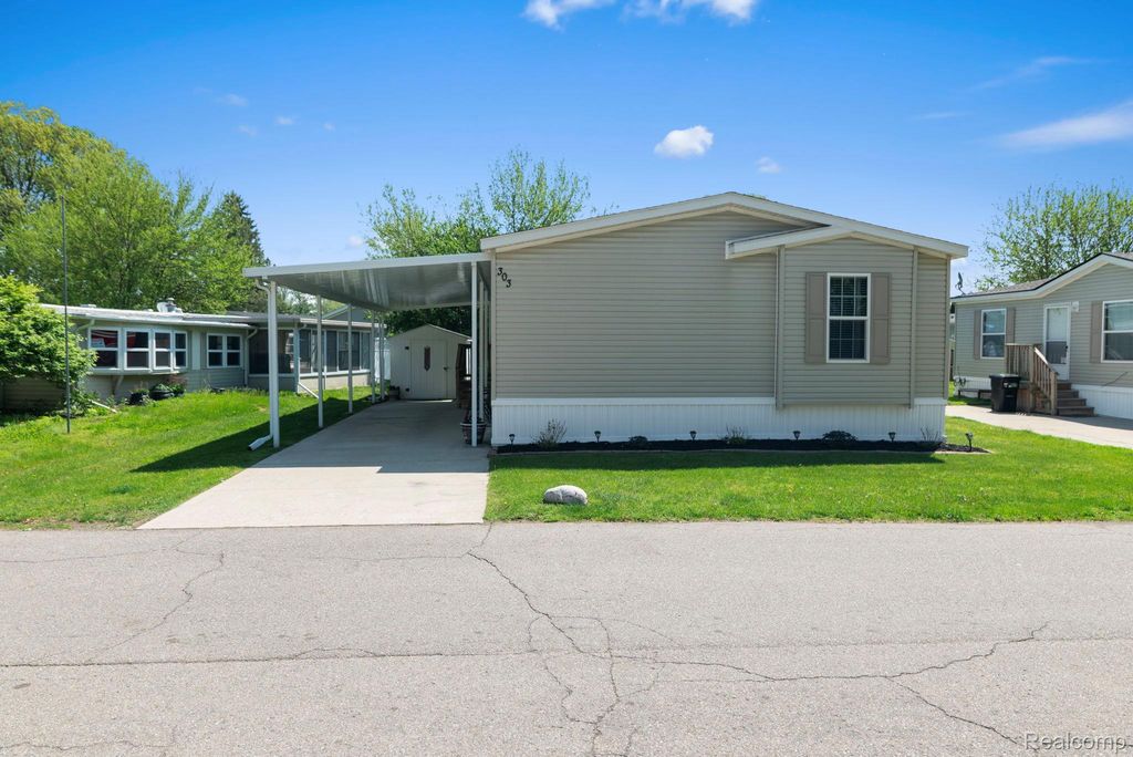 303 Toucan Street, Rochester Hills city