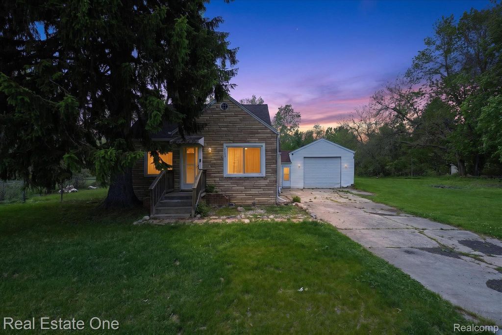 28304 Eton Street, Westland city