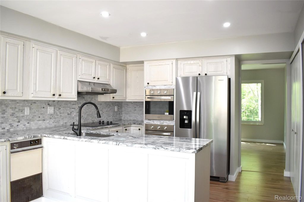 2073 Bordeaux Street, West Bloomfield charter township