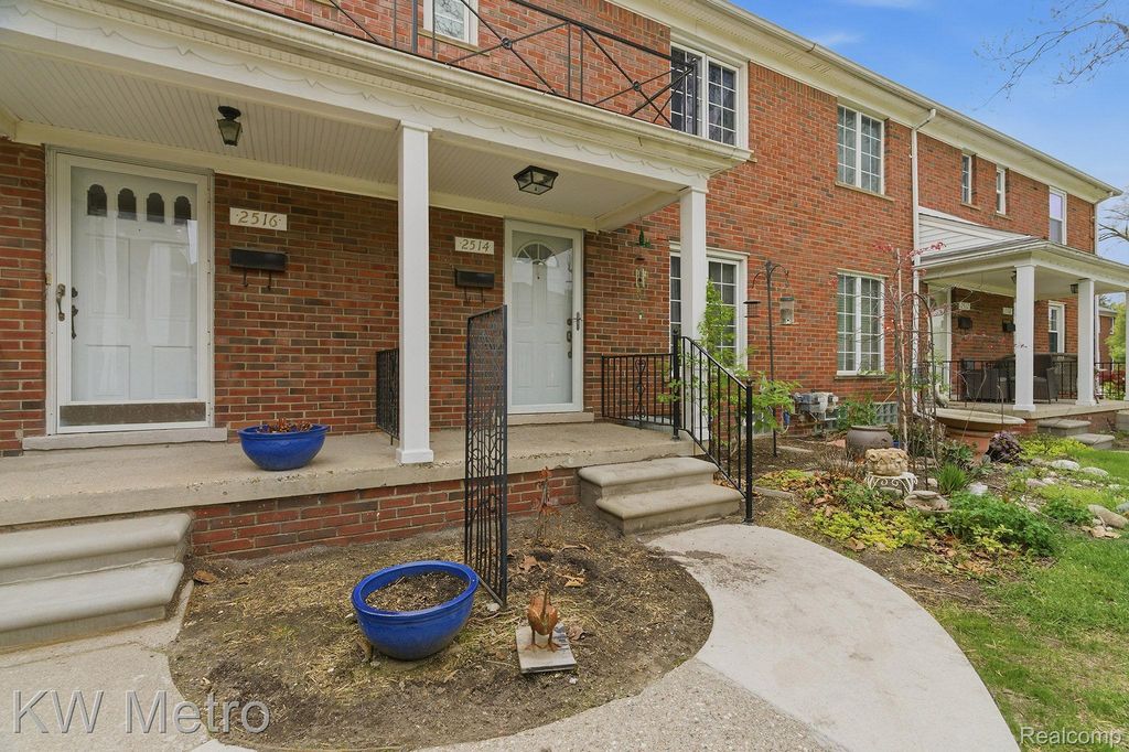 2514 Galpin Avenue 10, Royal Oak