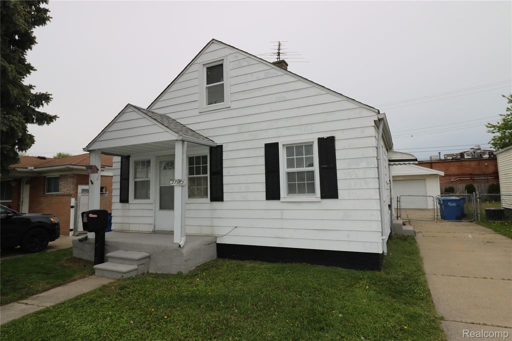 27182 Seyburn Avenue, Warren city