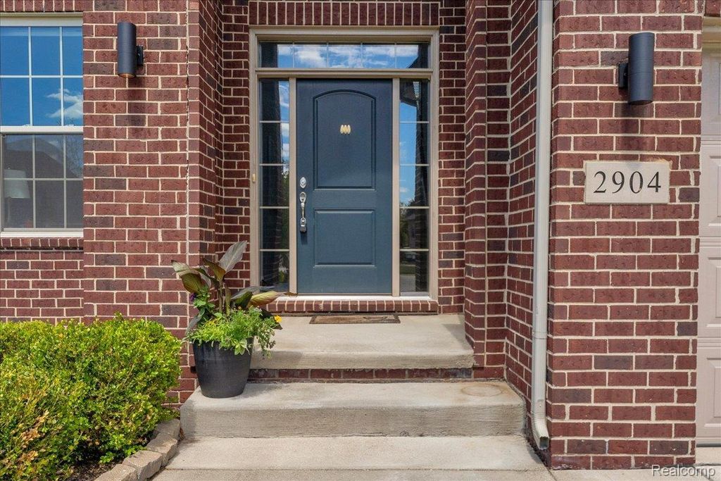 2904 Secret Way, Commerce charter township