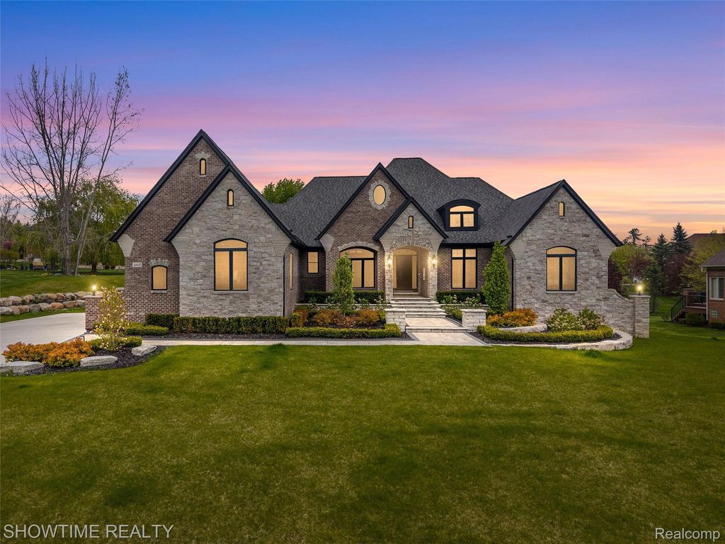 4805 Woodland Hills Drive, Oakland charter township
