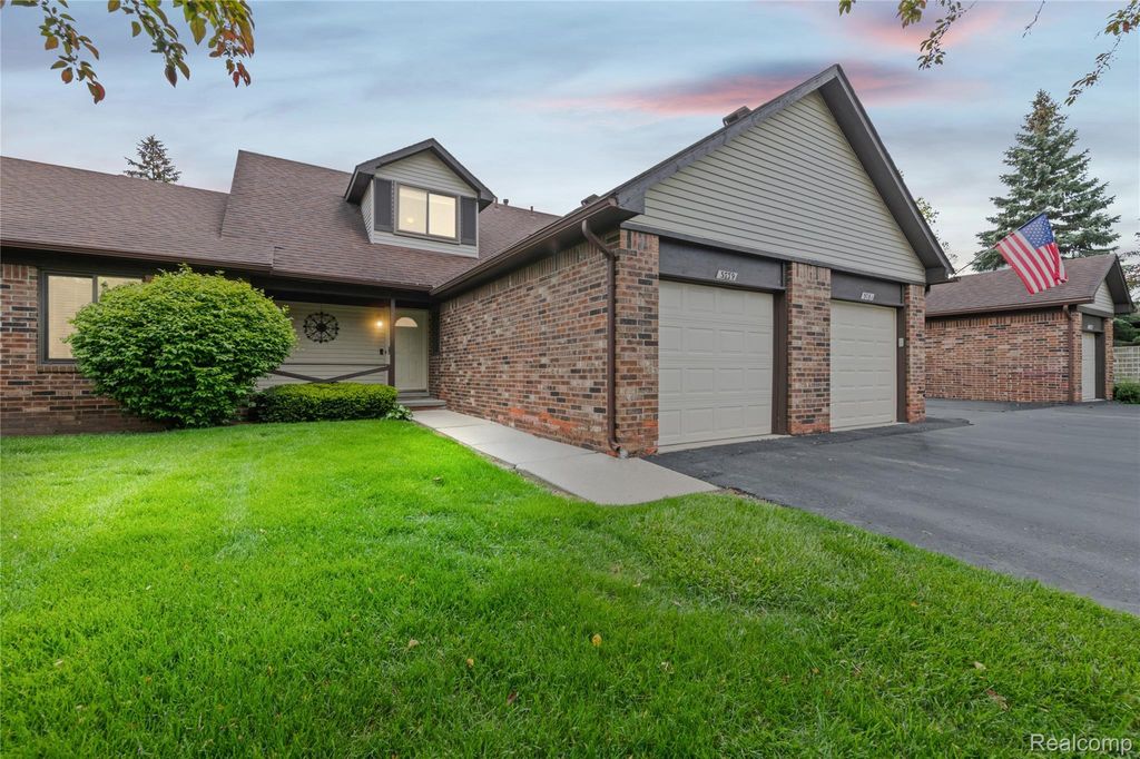 3779 Heritage Parkway 41, Dearborn