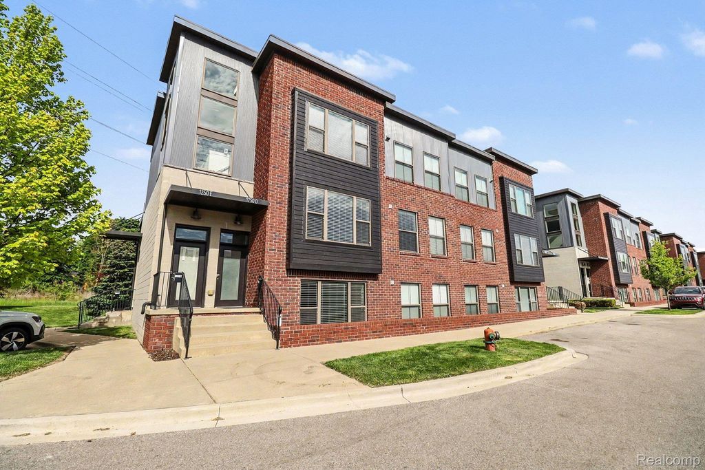 1250 Diamond Court E, Royal Oak city
