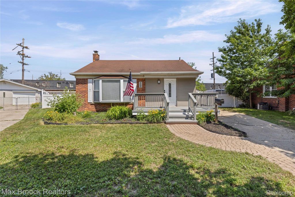 1122 Symes Court, Royal Oak city