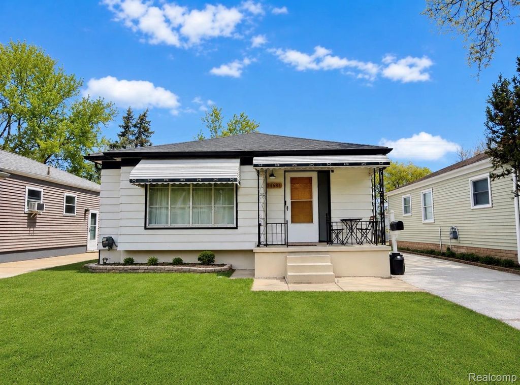 24684 Lambrecht Avenue, Eastpointe city