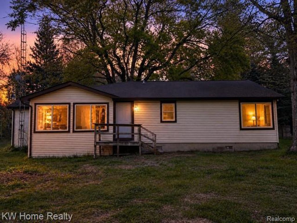 4456 Five Lakes Road, North Branch township