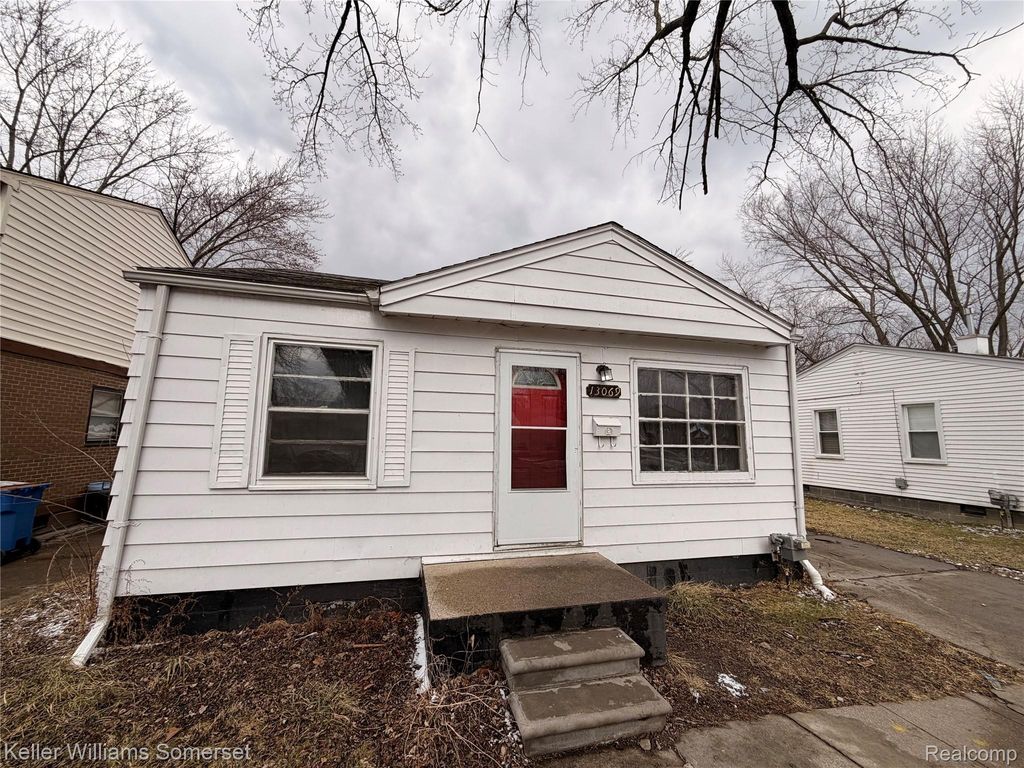 13069 Sarsfield Avenue, Warren city