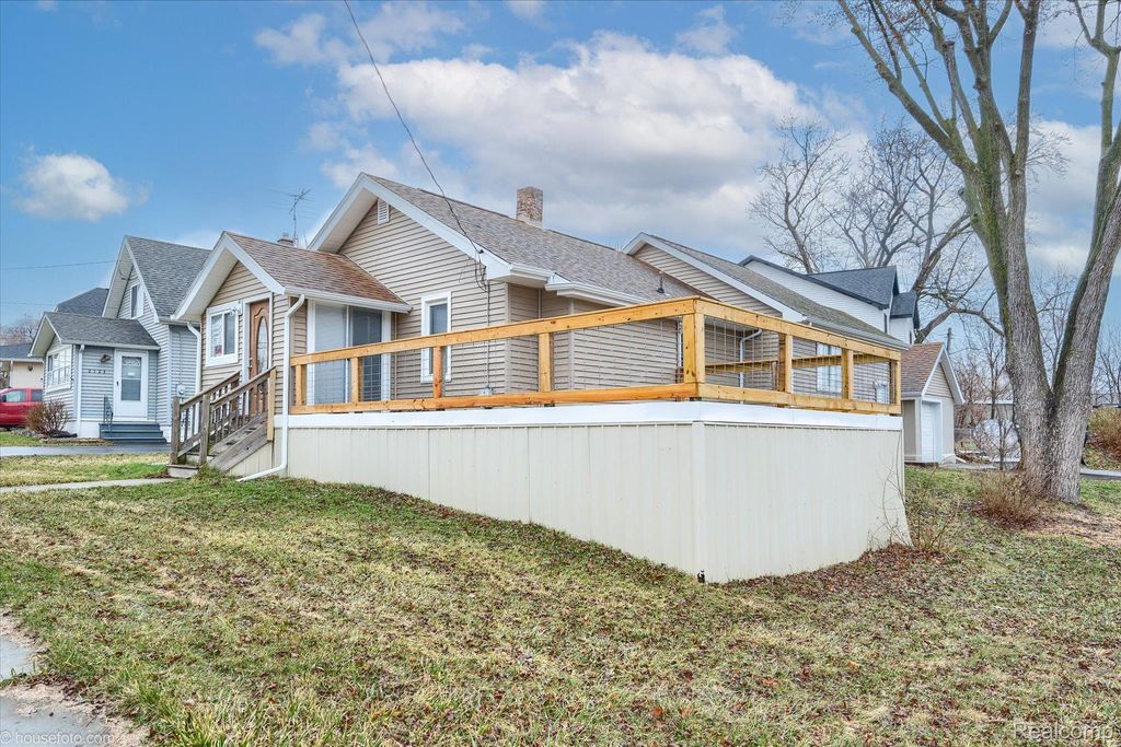 2127 Kenneth Street, Burton city