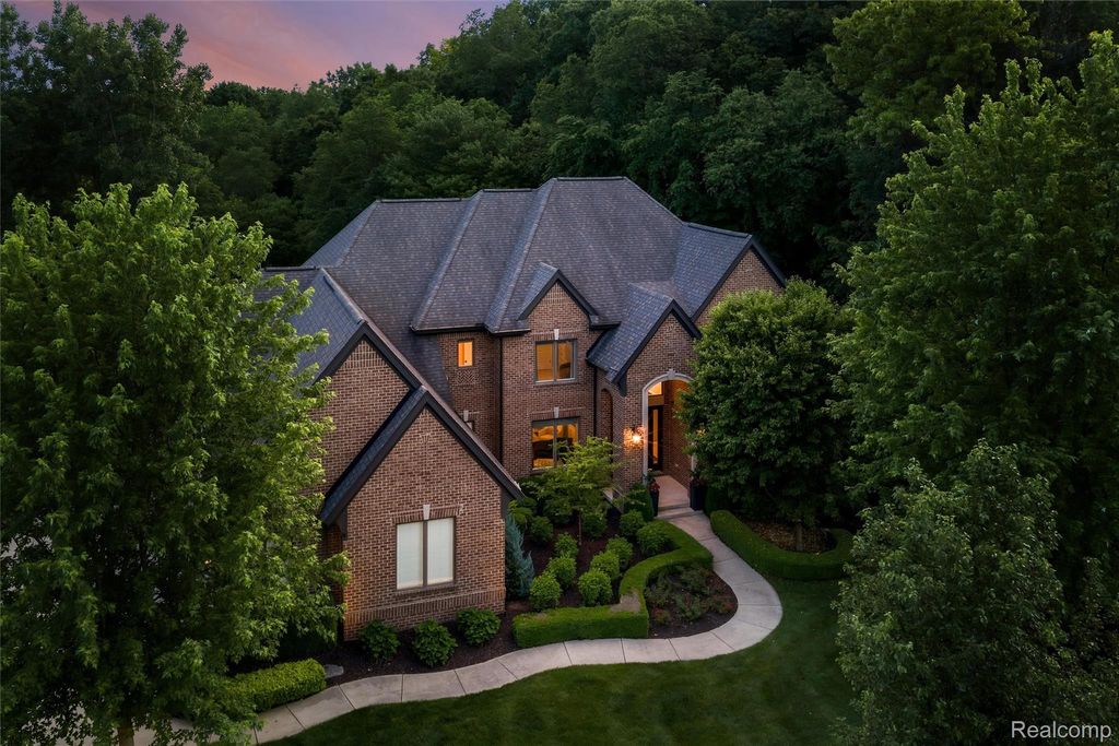 2761 Plum Creek Drive, Oakland charter township
